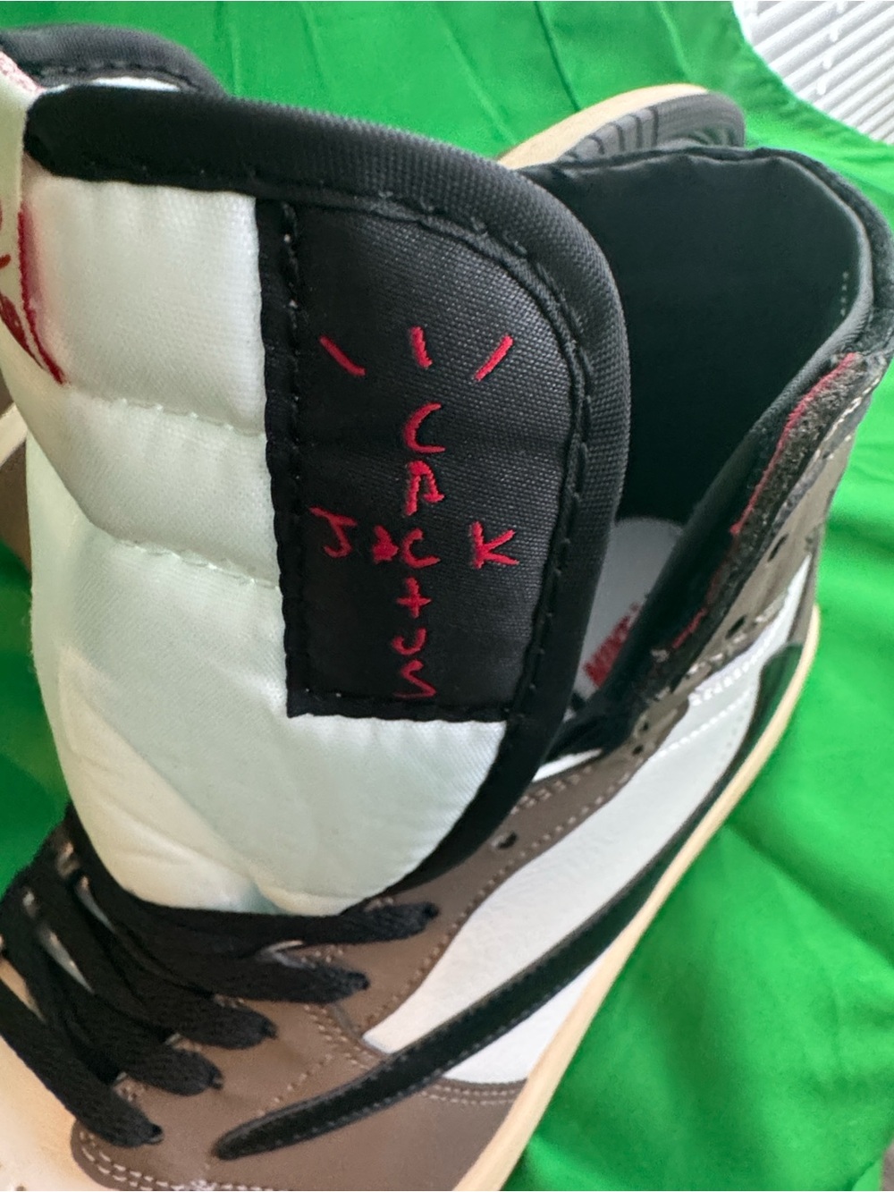New! Travis Scott x Air Jordan 1 Retro High OG 'Mocha', a highly sought collab! - Picture 8 of 9